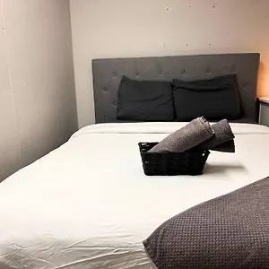 Vacation Near West Mall Homestay